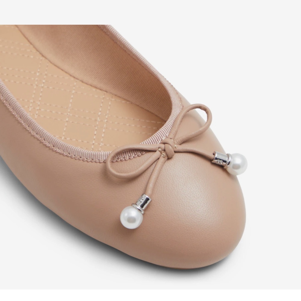 Ted Baker London
Ava Icon Leather Ballet Flats